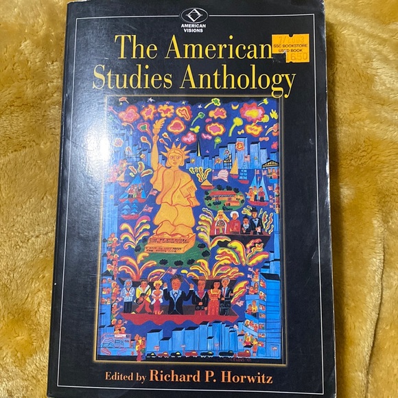 Text books - Picture 1 of 1